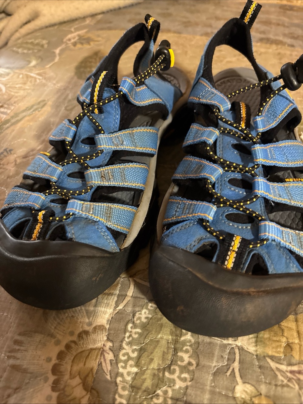 Women’s Keen Size 7 Outdoor Sandals with Protective Toe Blue with Yellow accents